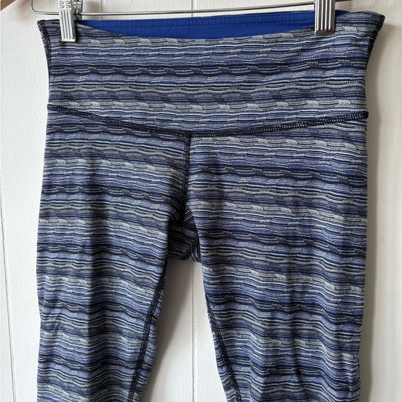 Lululemon Wunder Under Crop | Size 6 - Picture 3 of 6